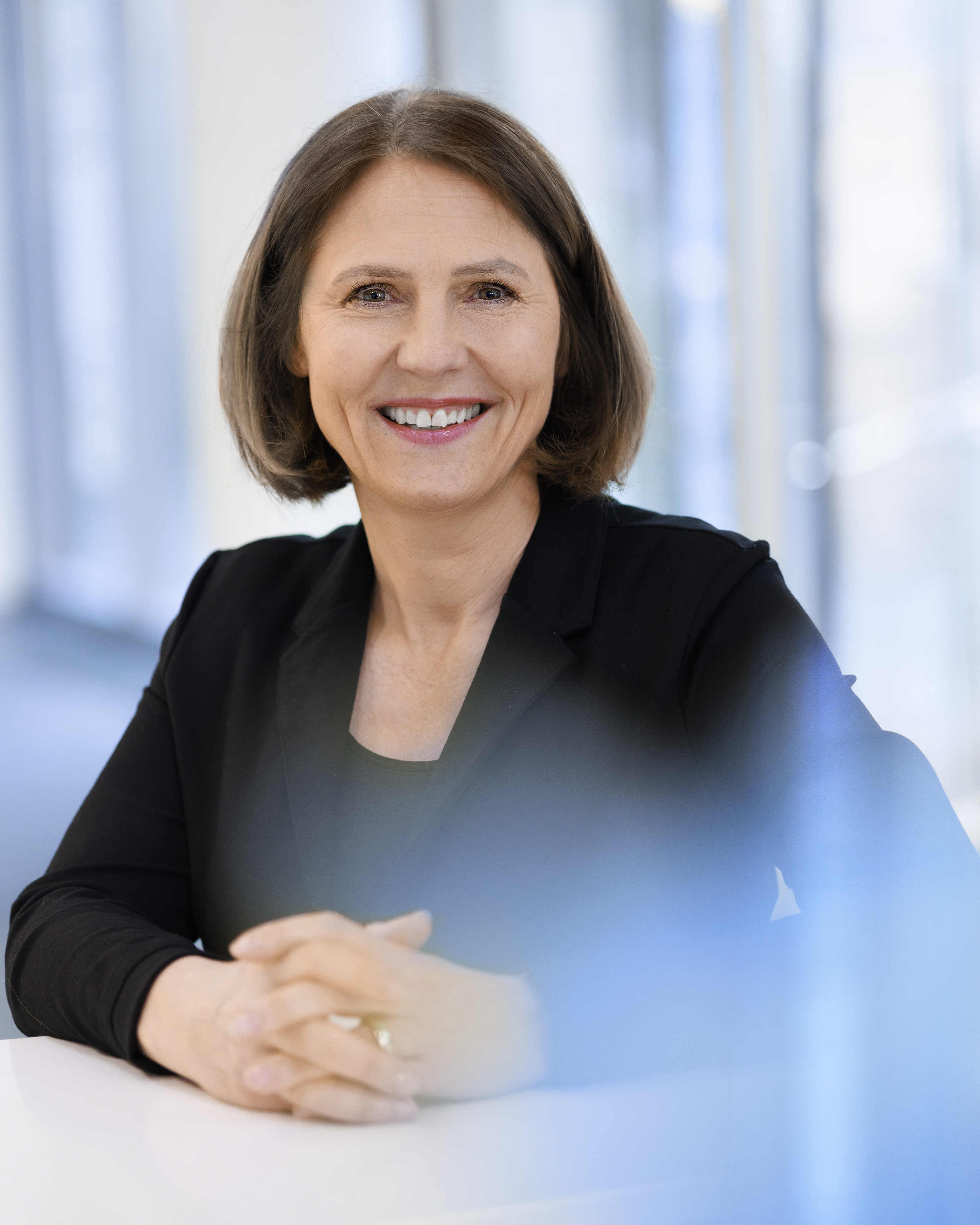 Sandra BüschkenHead of Corporate Communications &  Investor Relations